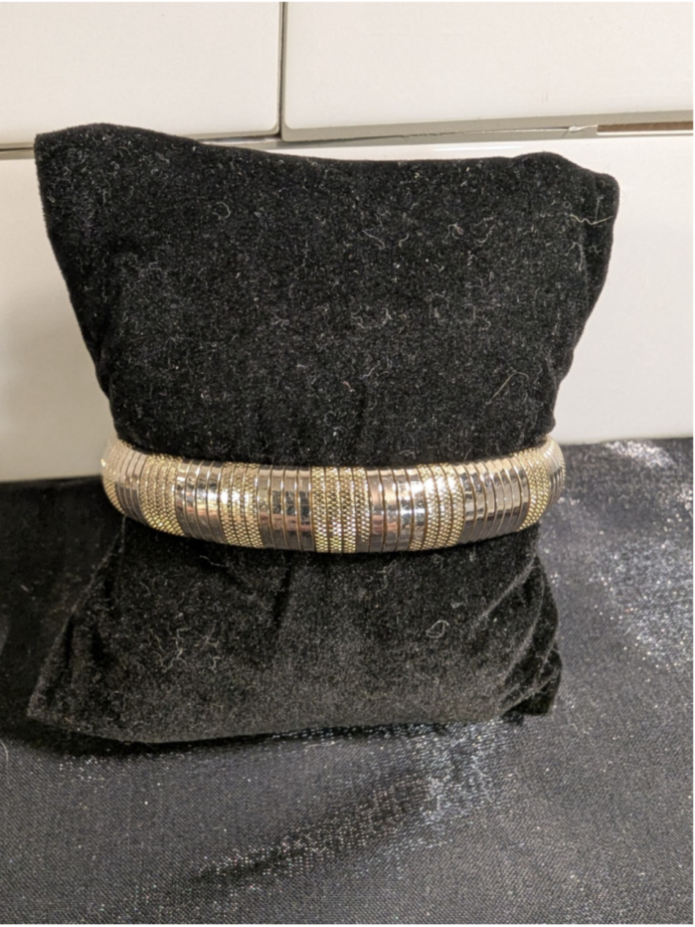 Napier Gold Tone Stretch Bangle Bracelet Textured Ribbed Vintage Jewelry